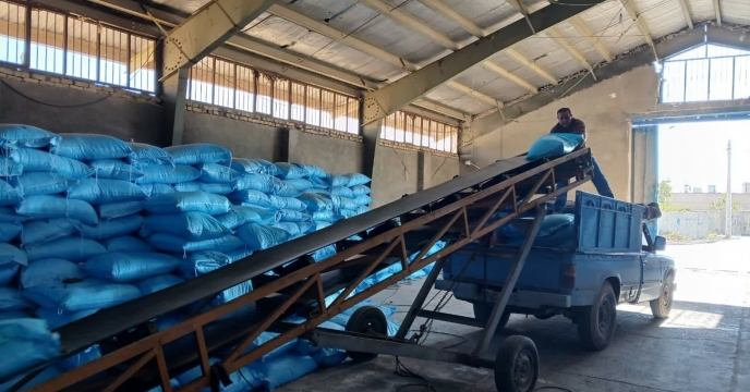 تحویل کود کشاورزی مورد نیاز کشاورزان استان کهگیلویه و بویراحمد به کارگزاران جهت توزیع