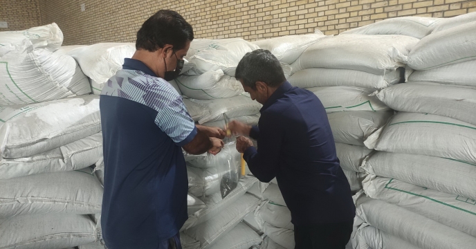 بازرسی و نظارت میدانی بر انبارهای نگهداری کود توسط کارگزاران انجام شد 