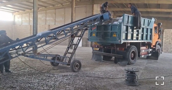 تحویل کود کشاورزی مورد نیاز کشاورزان استان کهگیلویه و بویراحمد به کارگزاران جهت توزیع