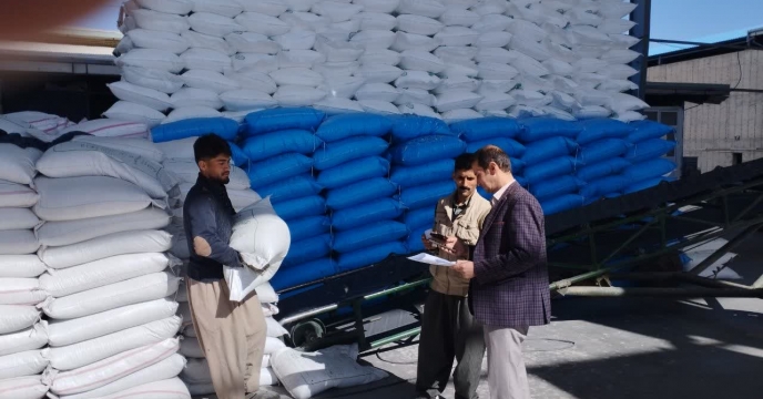 نظارت بر فعالیت کارگزاران کود شهرستان اشنویه توسط کارشناسان پایش شرکت خدمات حمایتی کشاورزی استان آذربایجان غربی