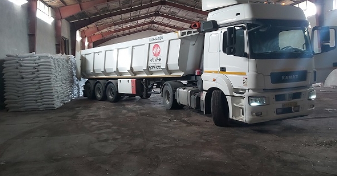 حمل و ارسال میزان 125 تن کود اوره به انبار کارگزاران شهرستان خوی