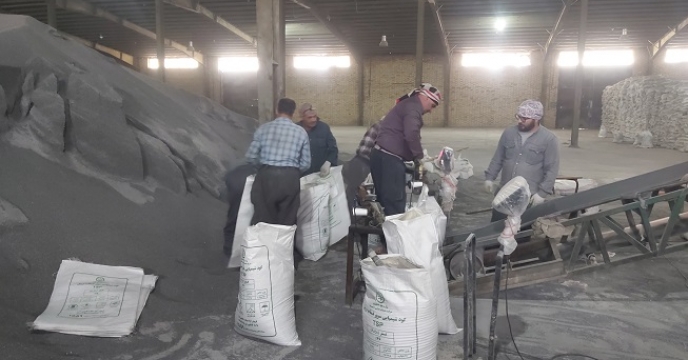 توزیع بیش از 330  تن کود کشاورزی در شهرستان چهاربرج طی ۷ ماهه نخست سال ۱۴۰۴