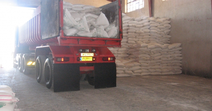 شهرستان دهلران بیش از 1 هزار و 557 تن انواع کود کشاورزی در نیمه اول آبان ماه سال جاری توزیع کرد