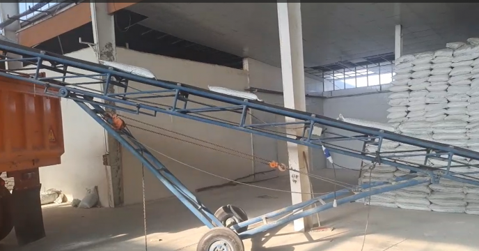 توزیع بیش از 1700 تن انواع کود کشاورزی در شهرستان فاریاب؛ تسریع در تامین نهاده‌های کشاورزی