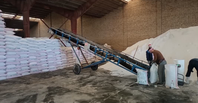 توزیع  ببش  از 15 هزلر تن انواع کود ازت درآبان ماه سال جاری