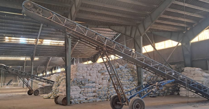 بیش از 55 تن نهاده کشاورزی برای توزیع به شهرستان هرند  ارسال شد.