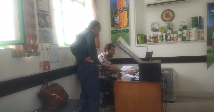 بازرسی از کارگزاری والیجرد در استان قم و کنترل رطوبت و دمای انبار برای حفظ کیفیت کودها