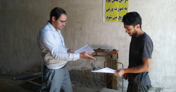 بازدید میدانی از روند توزیع کود کارگزاران به کشاورزان شهرستان بردسیر انجام شد