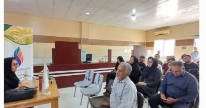 حضور جمعی از ‌کارگزارن توزیع و فروش نهاده های کشاورزی  مناطق غرب استان گلستان در کارگاه آموزشی تغذیه گیاهی محصولات بهاره تابستانه در شهرستان کردکوی 