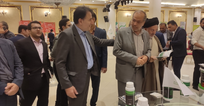 اعضای شورای شهر قم برای حمایت از تولید داخلی و بخش کشاورزی در همایش سبد کودی حضور یافتند اعضای شورای شهر قم برای حمایت از تولید داخلی و بخش کشاورزی در همایش سبد کودی حضور یافتند