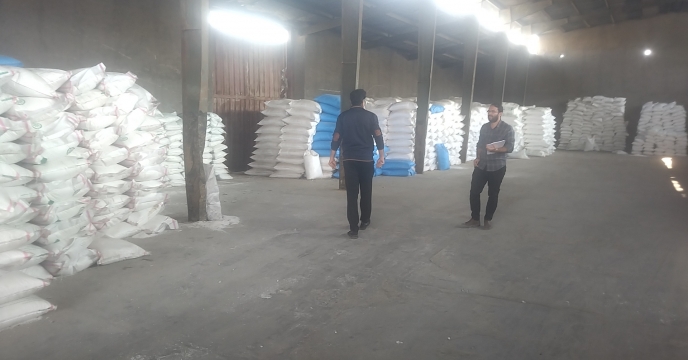 بازدید و ارزیابی از انبار کارگزاری «گازران» در راستای ارتقای فرآیند توزیع نهاده‌های یارانه‌ای در استان قم