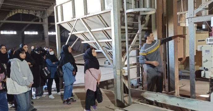 بازید دانشجویان  گرکان از یک کارخانه بوجاری بذر در گلستان