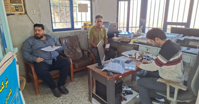 نظارت  بر کارگزاری‌های کود تعاونی روستایی شهرستان آزادشهر