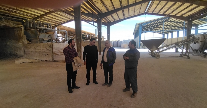 بازدید مسئول و کارشناس بازرگانی شرکت خدمات حمایتی کشاورزی قم از کارخانه سلف شیمی