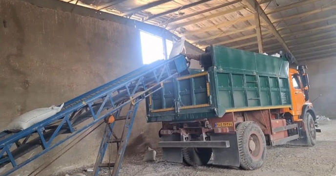 تحویل کود کشاورزی مورد نیاز کشاورزان استان کهگیلویه و بویراحمد به کارگزاران جهت توزیع