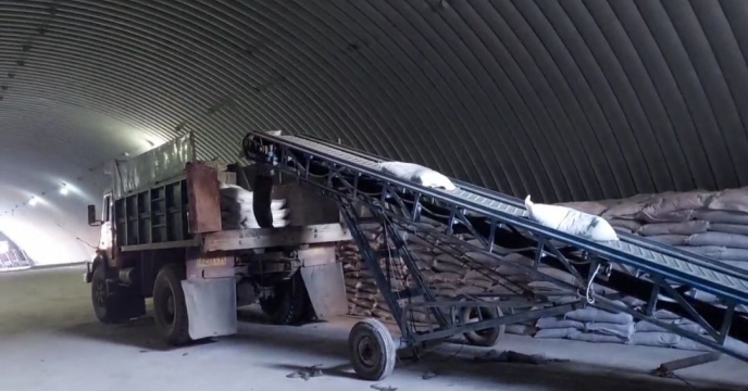 تحویل کود کشاورزی مورد نیاز کشاورزان استان کهگیلویه و بویراحمد به کارگزاران جهت توزیع