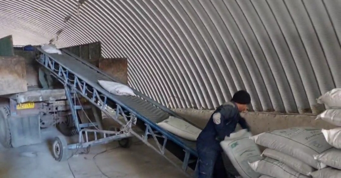 تحویل کود کشاورزی مورد نیاز کشاورزان استان کهگیلویه و بویراحمد به کارگزاران جهت توزیع