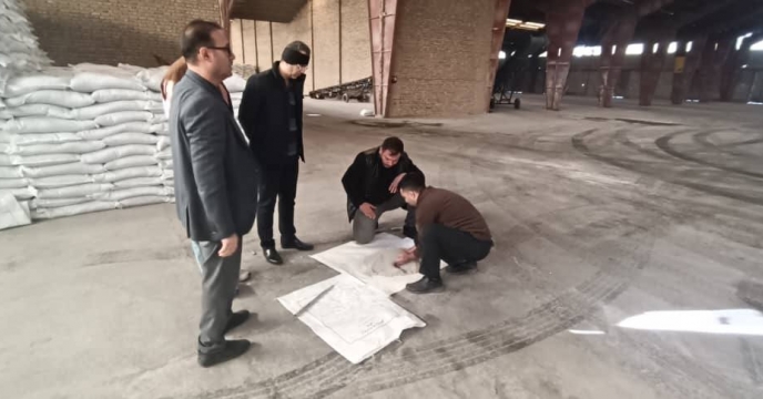 انجام عملیات نمونه برداری کود سوپر فسفات ساده با حضور نماینده  شرکت فرآیند کود و سم بافق یزد در انبار سازمانی گرگان