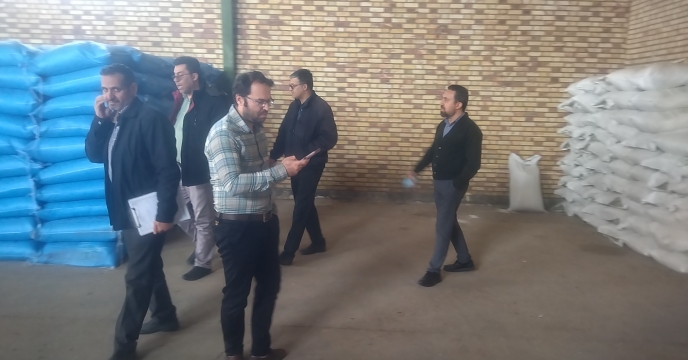 بازدید سرزده از کارگزاری‌های توزیع کود استان قم با حضور بازرسان معاونت توسعه بازرگانی سازمان