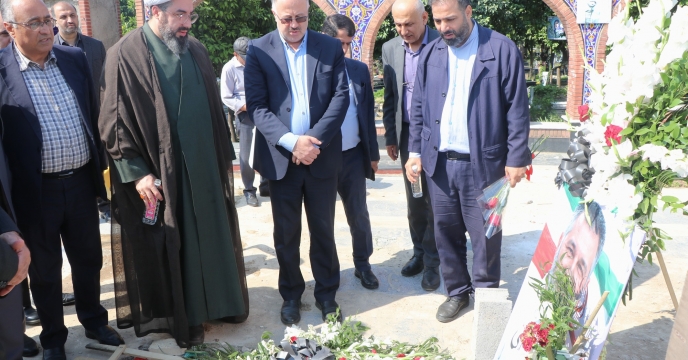 حضور مدیر مازندران در مراسم عطرافشانی و غباررویی از مزار شهدا به مناسبت هفته جهاد کشاورزی انجام پذیرفت 