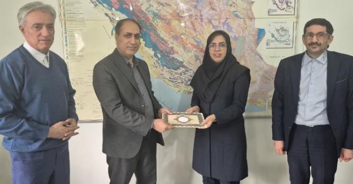 تقدیر مدیر شرکت خدمات حمایتی کشاورزی گلستان از پژوهشگر مرکز تحقیقات و آموزش استان