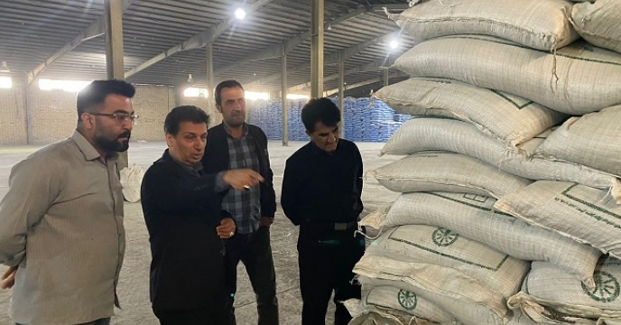 بازدید سرزده مدیر شرکت خدمات حمایتی کشاورزی استان آذربایجان غربی از انبار ۱۲ هزار تنی کود در ارومیه