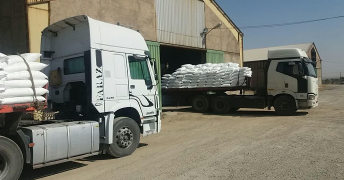 حمل و بارگیری مقدار4733 تن انواع کودهای کشاورزی  برای توزیع به کشاورزان شهرستان اراک و حومه  در سه ماهه اول  سال 1404