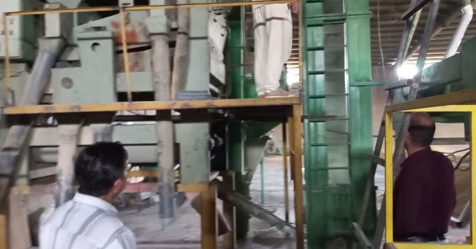 تعمیر و آماده سازی دستگاه بوجاری در انبار های استان سمنان