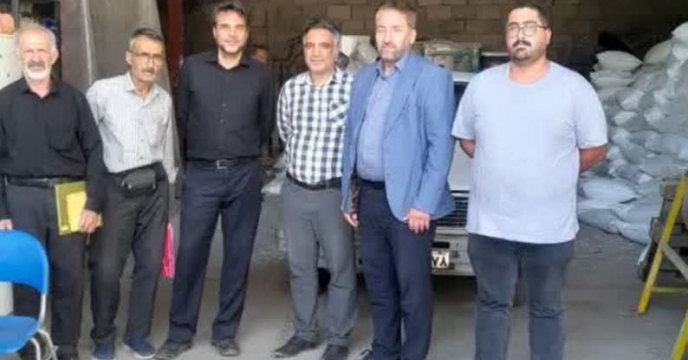 نظارت کارشناسان فنی بر روند توزیع کودهای کشاورزی یارانه‌ای در مرکز خدمات کشاورزی لواسان