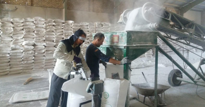 نظارت بر روند کیسه گیری کود های  فله کارگزاران شهرستان اراک و حومه- آذر ماه سال 1404