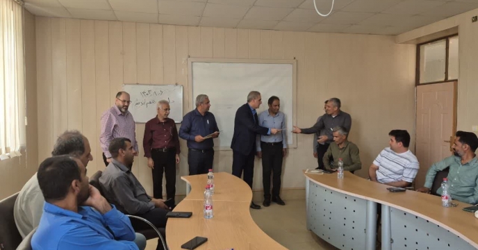 تقدیر از کارگزاران توزیع کودهای کشاورزی شهرستان حاجی آباد استان هرمزگان