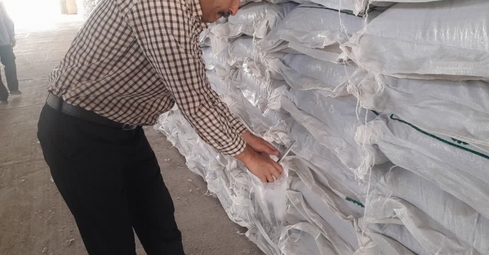 نمونه برداری از کود سوپرفسفات تریپل در انبارهای سازمانی استان مرکزی – اراک 