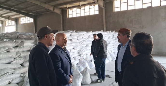 نظارت دقیق بر نهاده‌ها؛ نمونه‌برداری از کود سوپرفسفات ساده در کرمان