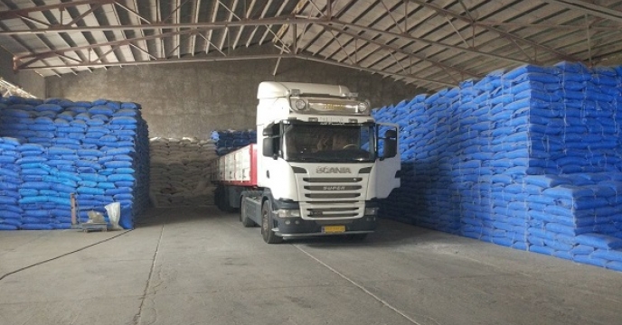 توزیع گسترده کودهای کشاورزی در مهرماه وحمایت از کشاورزان شهرستان هیرمند استان سیستان وبلوچستان 