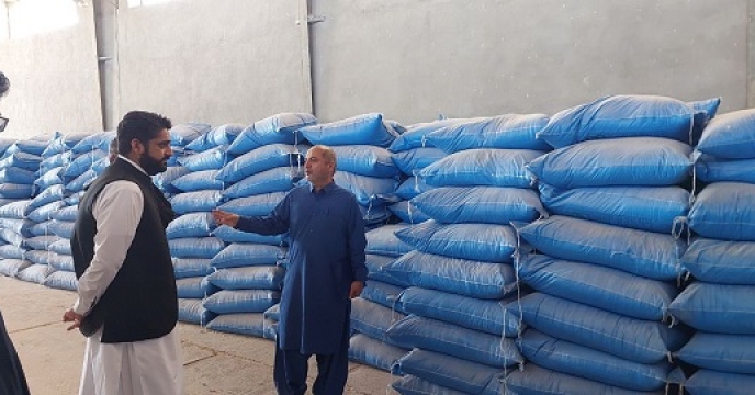 انبارکارگزاری تعاون روستایی مراد ابان سوران توسط اعضاء گروه پایش مواد کودی بازدید شد