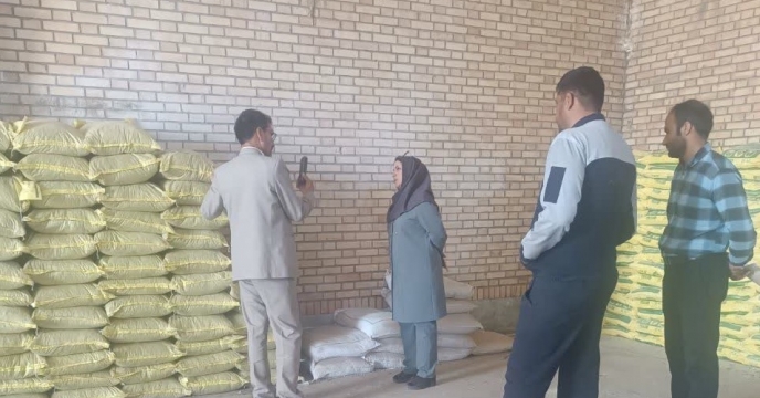 بازدید و پایش کود از انبارهای کارگزاران شهرستان زیرکوه