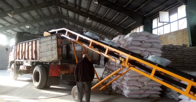 حمل 10 تن کود کشاورزی بین کارگزاری های شهرستان مانه