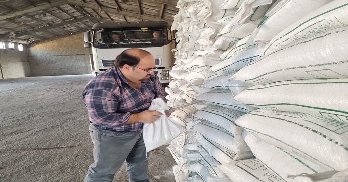 نمونه‌برداری از کود کشاورزی و ارسال به مرکز تحقیقات کاربردی نهاده‌های کشاورزی