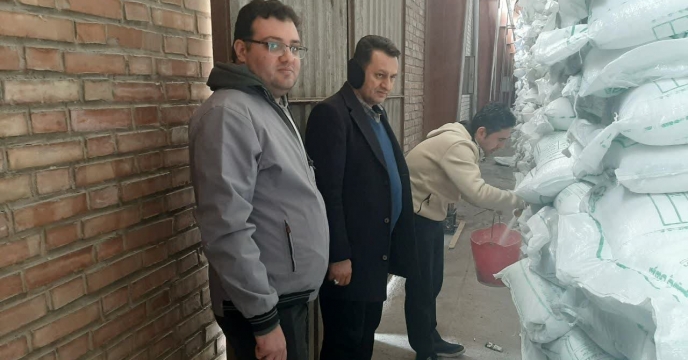 نمونه‌برداری از کود سولفات پتاسیم در انبار 30 هزار تنی شرکت خدمات حمایتی کشاورزی استان آذربایجان شرقی