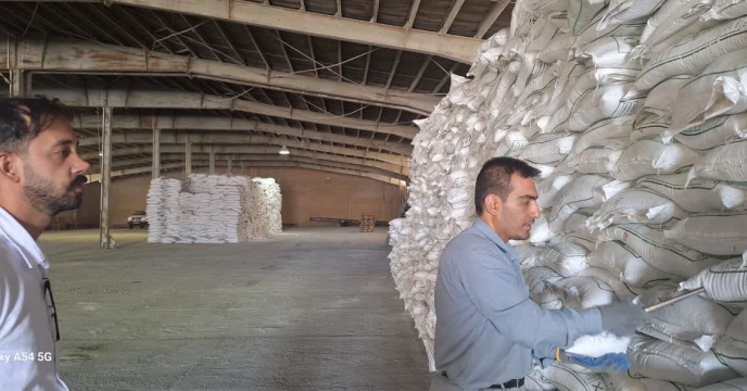 انجام عملیات نمونه‌برداری از محموله 200 تنی سولفات پتاسیم گرانوله در شرکت خدمات حمایتی کشاورزی استان چهار محال و بختیاری