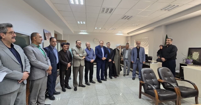 تکریم خبرنگاران و گرامیداشت یاد شهید صارمی در دیدار مدیر شرکت خدمات حمایتی کشاورزی با معاونت اطلاعات و اخبار صدا و سیمای استان