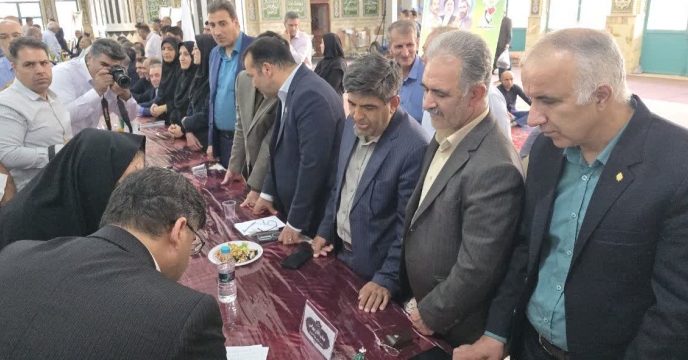 برگزاری میز ارتباطات مردمی با حضور مدیر شرکت خدمات حمایتی کشاورزی استان چهار محال و بختیاری در محل برگزاری نماز جمعه شهرکرد
