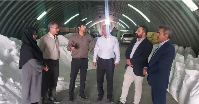 بازدید همکاران شرکت خدمات حمایتی کشاورزی خراسان رضوی از مراکز عرضه کودهای کشاورزی شهرستان کاشمر