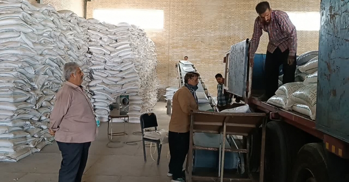تامین کود سولفات پتاسیم در انبار فرودگاه یزد با نظارت مدیر شرکت خدمات حمایتی کشاورزی استان