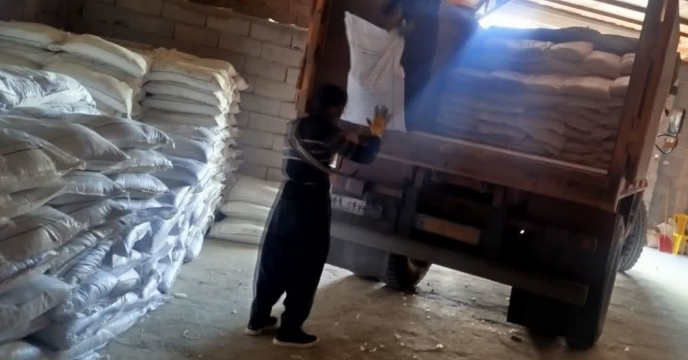 تامین میزان 50 تن کود سوپرفسفات ساده در انبار کارگزاری  شهرستان کامیاران