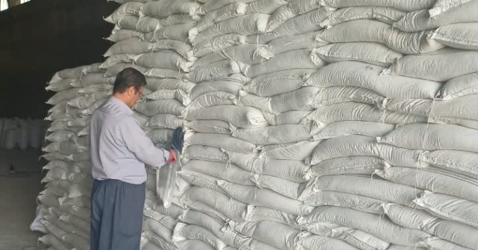 عملیات نمونه برداری ازکود سولفات پتاسیم گرانوله ارسالی ازپتروشیمی ارومیه درانبارهای مرکزی استان کردستان