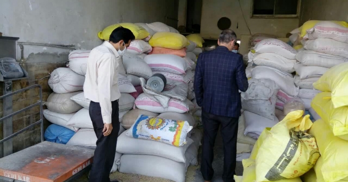 بازدید کارشناس پایش کودی شرکت خدمات حمایتی کشاورزی استان مرکزی از مراکز توزیع کود در منطقه سربند و شهرستان شازند  . دیماه 1404