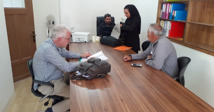 بازدید کارگروه پایش از انبار کارگزاری تعاونی تولید روستایی عدالت طالخونچه و بررسی روند توزیع کود در شهرستان مبارکه، استان اصفهان
