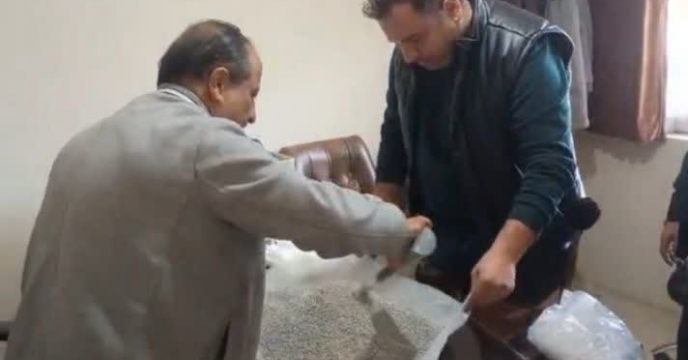 نمونه برداری از نهاده کود سوپر فسفات ساده گرانوله در شرکت خدمات حمایتی کشاورزی استان قزوین