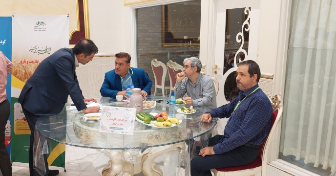 مدیر و معاون حفظ نباتات در همایش استان قم به اهمیت تغذیه گیاهی در مقابله با آفات و بیماریها تاکید کرد مدیر و معاون حفظ نباتات در همایش استان قم به اهمیت تغذیه گیاهی در مقابله با آفات و بیماریها تاکید کرد